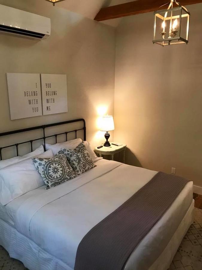 Mustard Seed B&B On The Llano Екстер'єр фото