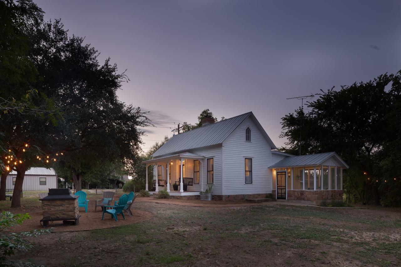 Mustard Seed B&B On The Llano Екстер'єр фото